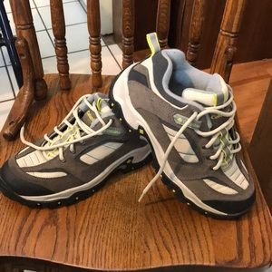 Columbia hiking boots never worn